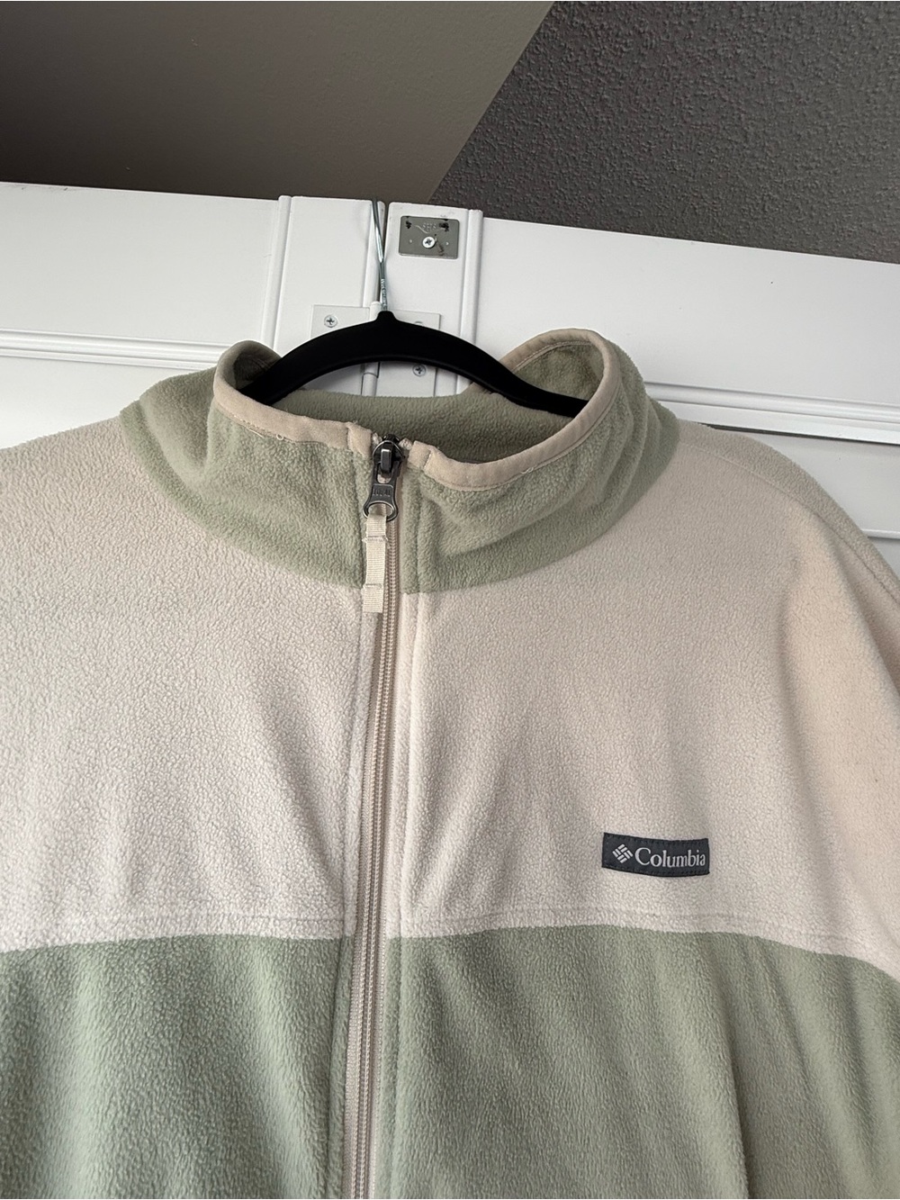 Two- toned Columbia Fleece - Picture 1 of 5